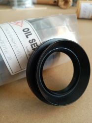 Семеринг TBC9 39x60x10.3/17.5 NBR75 WLK/TW, за диференциал на NISSAN 38342-EA000  