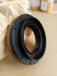 Oil seal  HTBC69R 40x70x11/18 R NBR WLK/TW, for differential of MERCEDES-BENZ 0239975847,A0239975847 