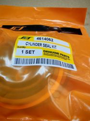 Arm Cylinder Seal Kit 4614062 for  HITACHI exkavators  