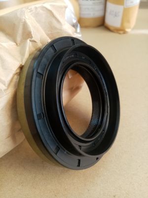 Oil seal  HTBC69R 40x70x11/18 R NBR WLK/TW, for differential of MERCEDES-BENZ 0239975847,A0239975847 
