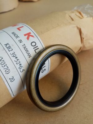 Oil seal  KB2 (BS OF) 39x52x6.5 NBR WLK/TW, for rear wheel hub of HYUNDAI 52713-28000