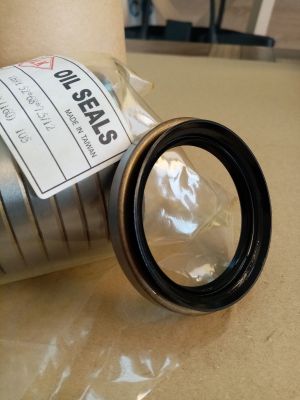 Oil seal  TB9Y 52x68x7.5/12 NBR WLK/TW,for wheel hub of TOYOTA 04422-20010  