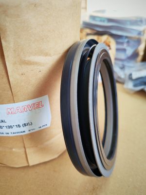 Oil seal  Y 100x135x15  with felt ,MVQ  MARVEL/TW , for crankshaft of ISUZU 8-97072-823-1  