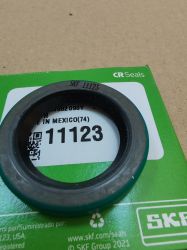 Oil seal CRW1 R (B) 28.58x41.25x6.35 NBR 11123 SKF