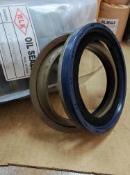 Oil seal Y 79x114x16 Silicone75 WLK/TW , for crankshaft of TOYOTA SZ311-01045 SZ31,SZ311-79002
