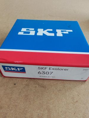 Лагер 6307  ( 35x80x21 ) SKF/Sweden , MASSEY FERGUSON RO1121A, AC1163, RO1121, 339436X1, 994010038 ,NEW HOLLAND 45160, 210048, 42449 ,CASE 40011, 235930.0 ,JOHN DEERE JD8518, 30080, JD8518E, LY20215A, 31964, CBT 2501201054, 250120154 ,VALTRA LA1211 ,ZF 06