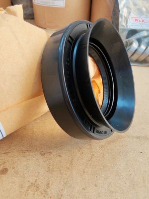 Семеринг HTC69R 45x70x14/24 R NBR WLK/TW , за раздатъчна кутия  на NISSAN 33216-7S11C;33216-7S110   